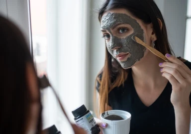 Kako da napravite masku od aktivnog uglja za čišćenje lica